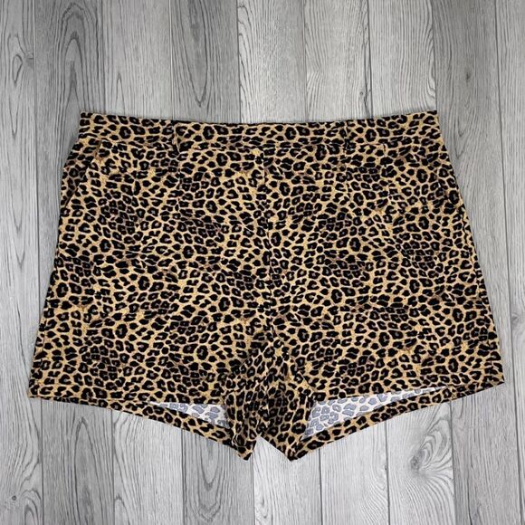 Torrid Women Size 6 Leopard Pull On Crepe Shorts Animal Print High Rise Casual - Picture 3 of 5